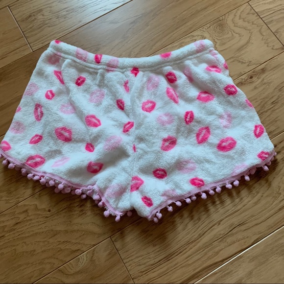 SOLD❌Ariana Grande fuzzy shorts and water bottle - Picture 5 of 5